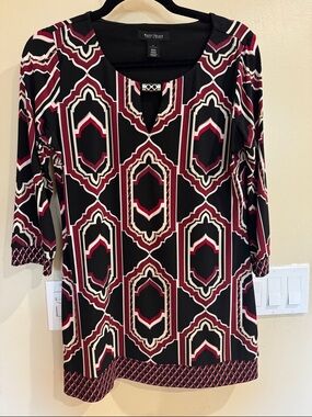 White House Black Market Black & Burgundy Geometric Keyhole Tunic